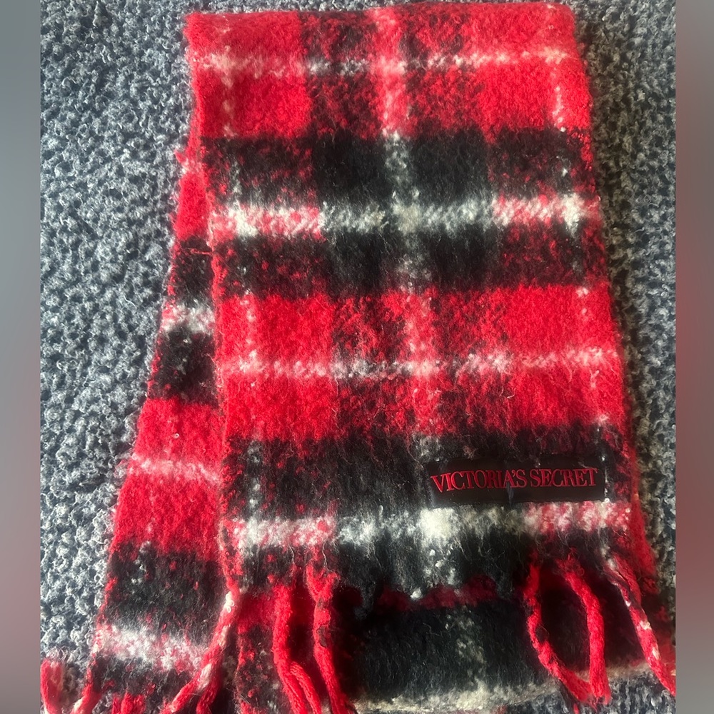 Warm Victoria’s Secret Winter Scarf
